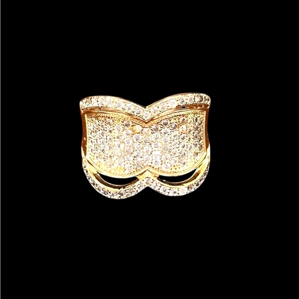 Elegant Gold and Silver Women's Ring